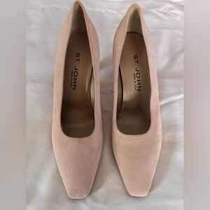 NWOB St. John Women's Very Light Pink Suede Pumps Sz 9.5